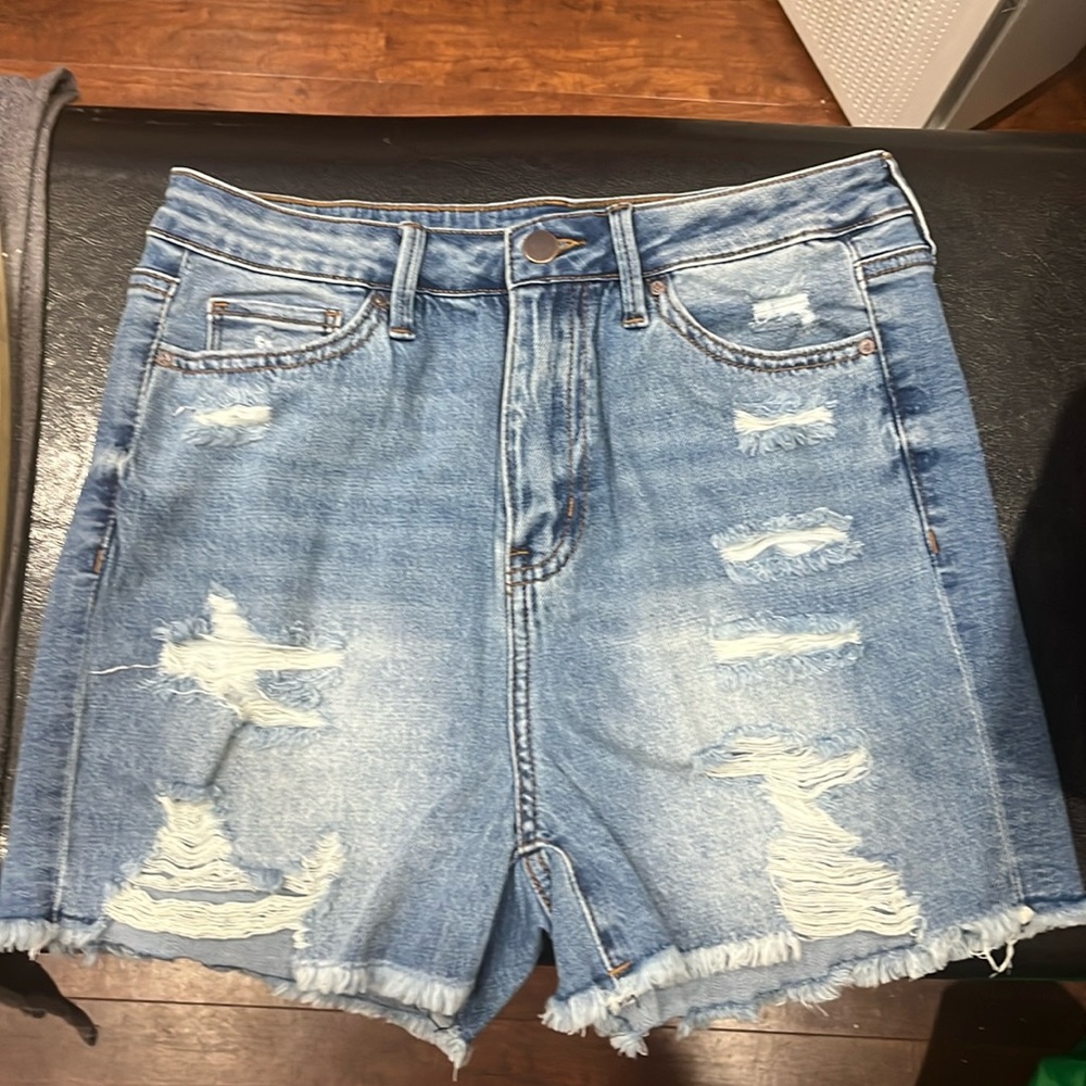 Women’s blue distressed jean shorts. Size medium. EUC. SHEIN